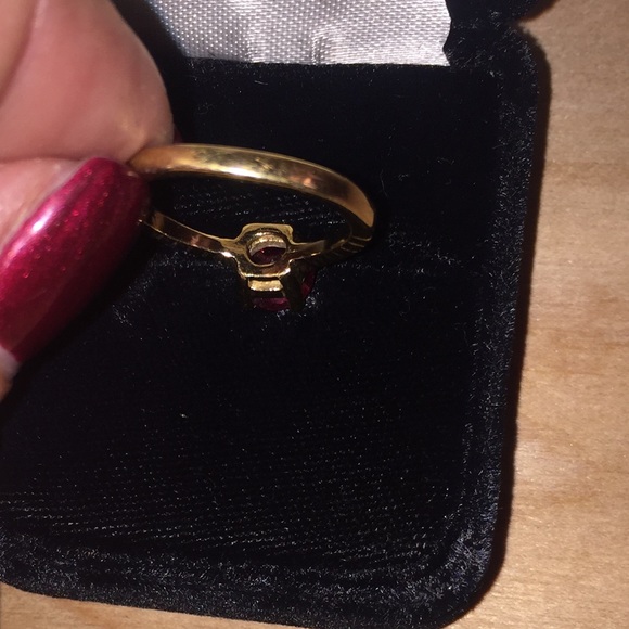 NIB*Ladies 14kt gold HGE 1 ctw sim. red ruby ring - Picture 3 of 8